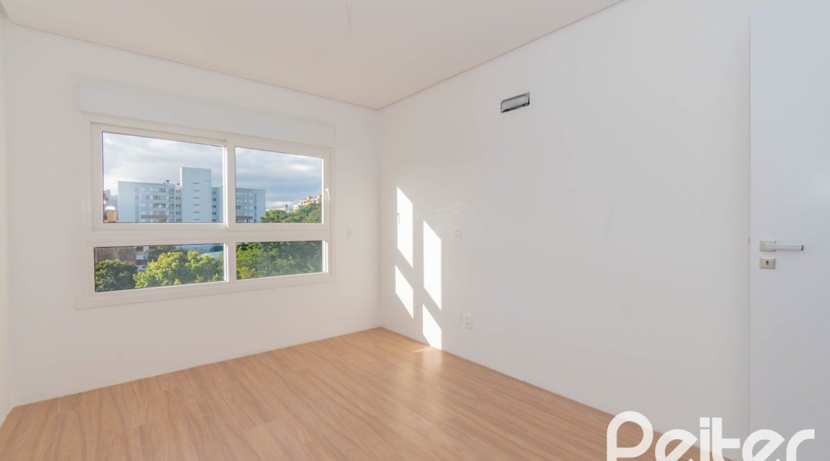 Apartamento à venda com 143m², 3 dormitórios, 1 suíte, 2 vagas, no bairro Tristeza em PORTO ALEGRE