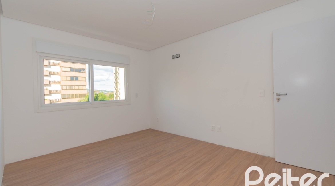 Apartamento à venda com 143m², 3 dormitórios, 1 suíte, 2 vagas, no bairro Tristeza em PORTO ALEGRE