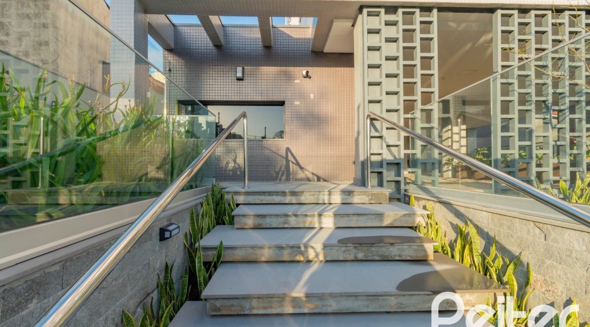 Apartamento à venda com 143m², 3 dormitórios, 1 suíte, 2 vagas, no bairro Tristeza em PORTO ALEGRE