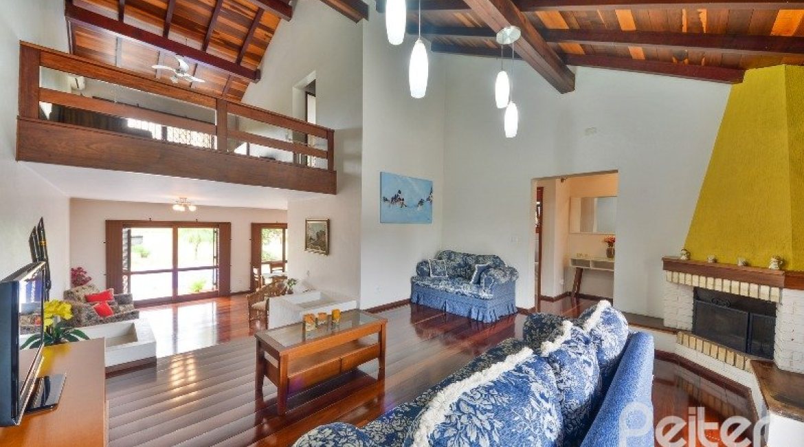 Casa à venda com 280m², 3 dormitórios, 1 suíte, 2 vagas, no bairro Ipanema em Porto Alegre