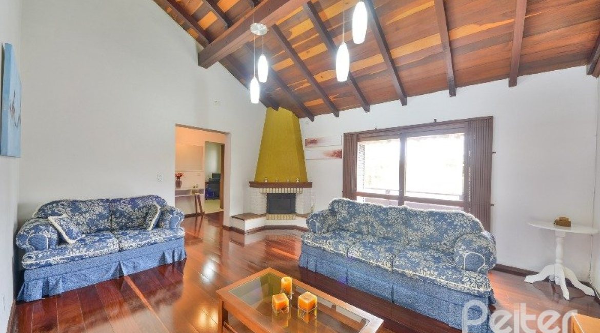 Casa à venda com 280m², 3 dormitórios, 1 suíte, 2 vagas, no bairro Ipanema em Porto Alegre