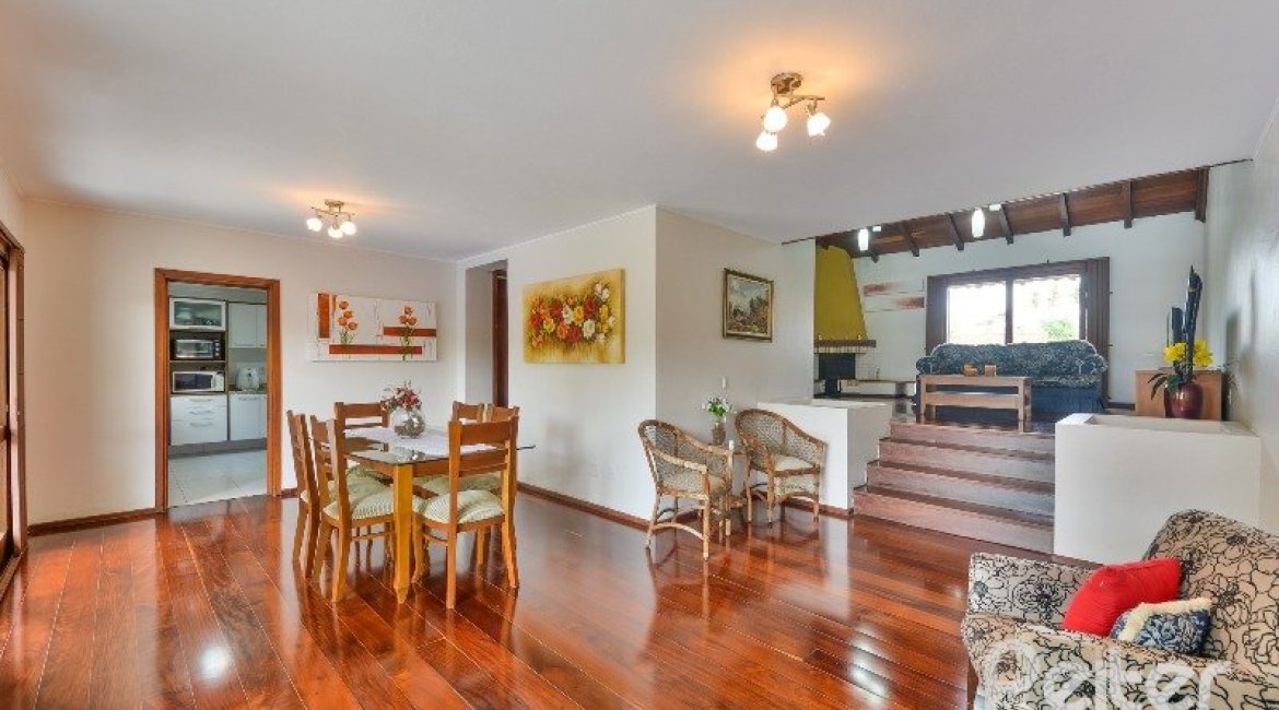 Casa à venda com 280m², 3 dormitórios, 1 suíte, 2 vagas, no bairro Ipanema em Porto Alegre