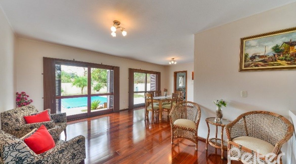 Casa à venda com 280m², 3 dormitórios, 1 suíte, 2 vagas, no bairro Ipanema em Porto Alegre