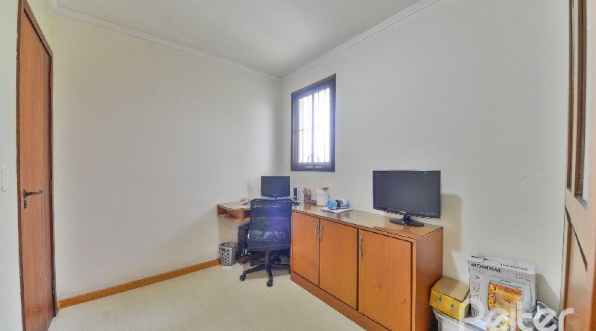 Casa à venda com 280m², 3 dormitórios, 1 suíte, 2 vagas, no bairro Ipanema em Porto Alegre