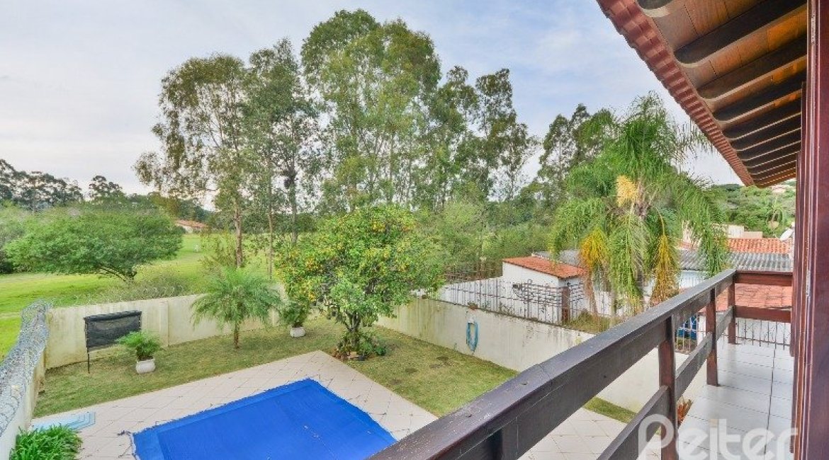 Casa à venda com 280m², 3 dormitórios, 1 suíte, 2 vagas, no bairro Ipanema em Porto Alegre