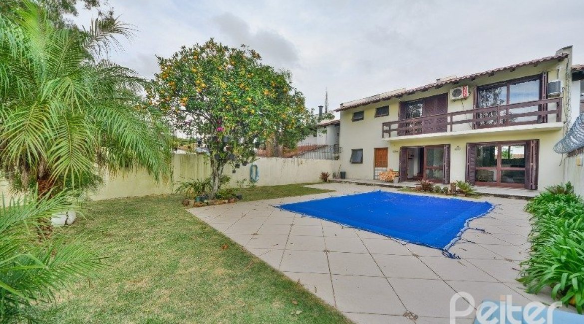 Casa à venda com 280m², 3 dormitórios, 1 suíte, 2 vagas, no bairro Ipanema em Porto Alegre