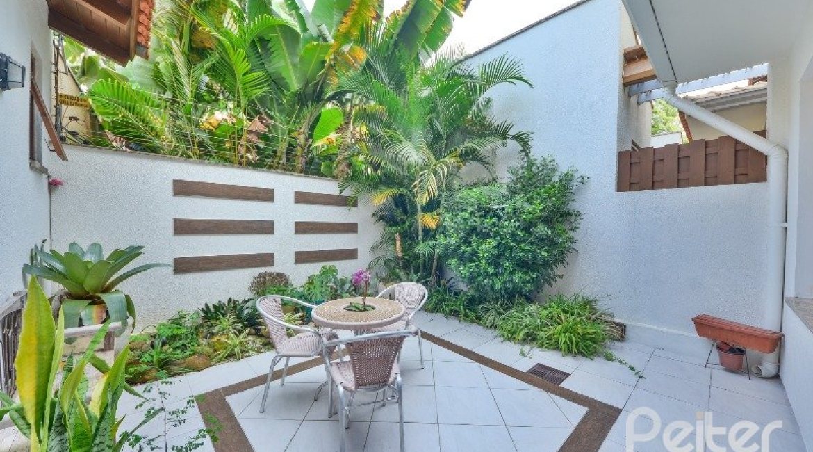Casa em Condomínio à venda com 293m², 3 dormitórios, 1 suíte, 2 vagas, no bairro Tristeza em Porto Alegre
