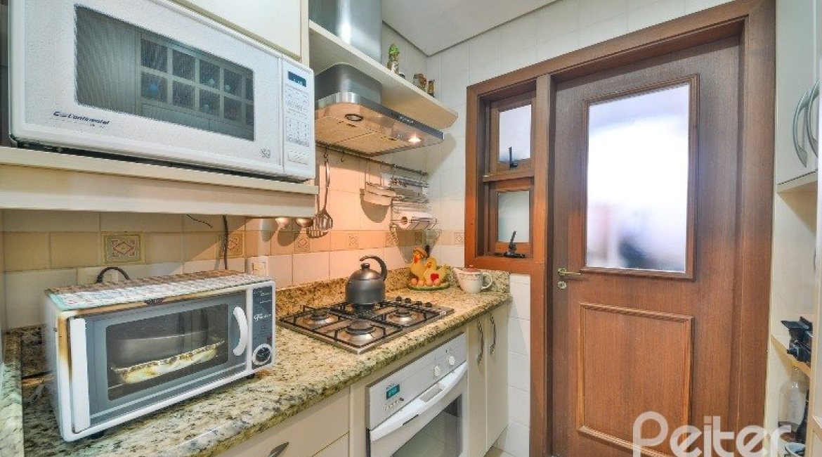 Casa em Condomínio à venda com 293m², 3 dormitórios, 1 suíte, 2 vagas, no bairro Tristeza em Porto Alegre
