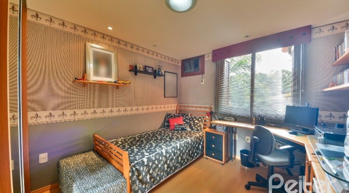 Casa em Condomínio à venda com 293m², 3 dormitórios, 1 suíte, 2 vagas, no bairro Tristeza em Porto Alegre