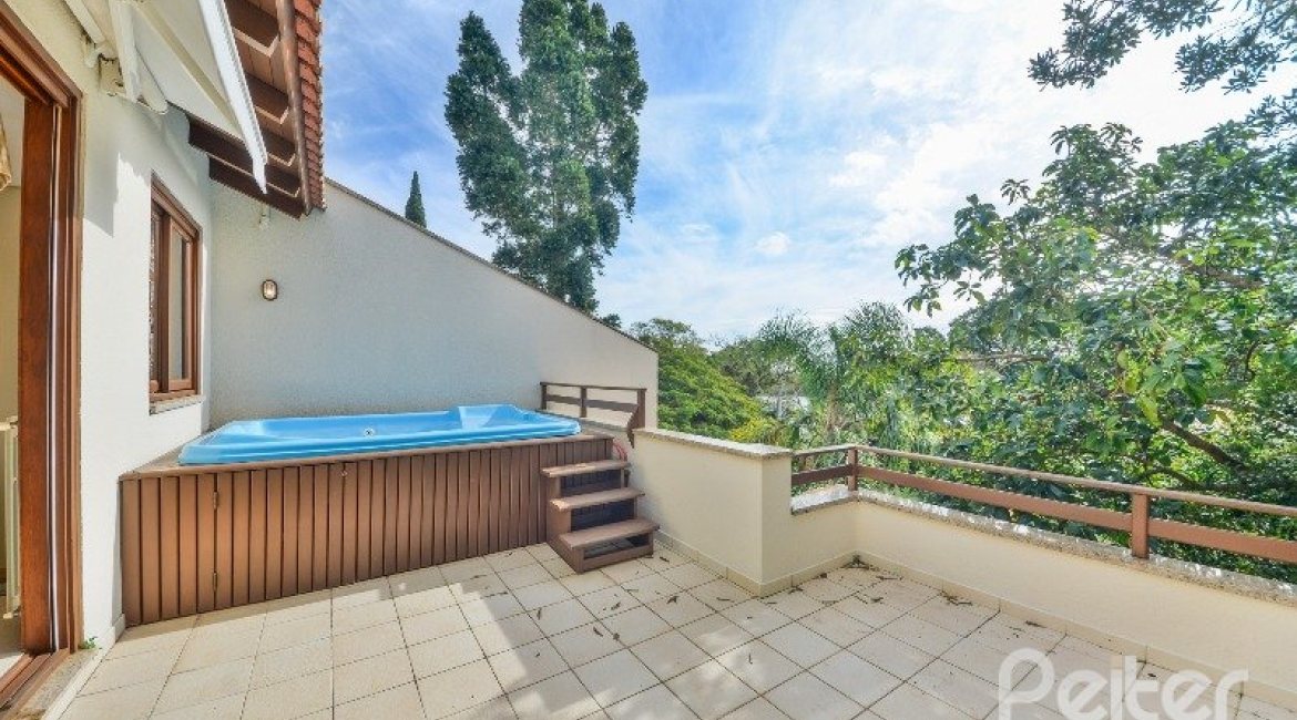 Casa em Condomínio à venda com 293m², 3 dormitórios, 1 suíte, 2 vagas, no bairro Tristeza em Porto Alegre