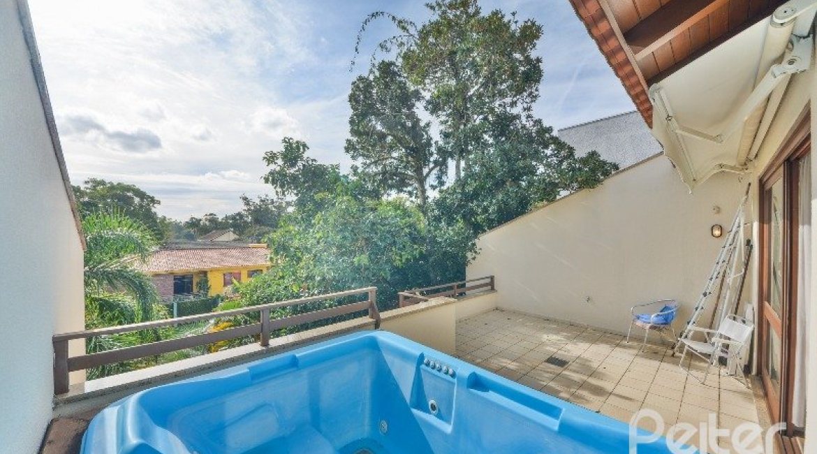 Casa em Condomínio à venda com 293m², 3 dormitórios, 1 suíte, 2 vagas, no bairro Tristeza em Porto Alegre