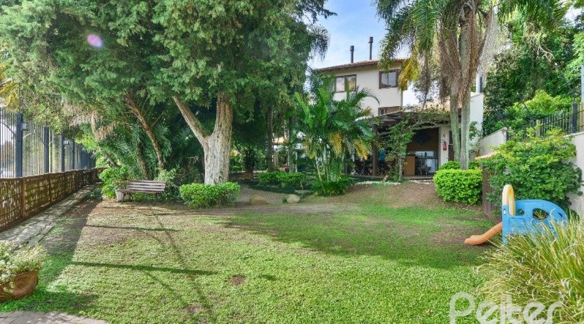 Casa em Condomínio à venda com 293m², 3 dormitórios, 1 suíte, 2 vagas, no bairro Tristeza em Porto Alegre