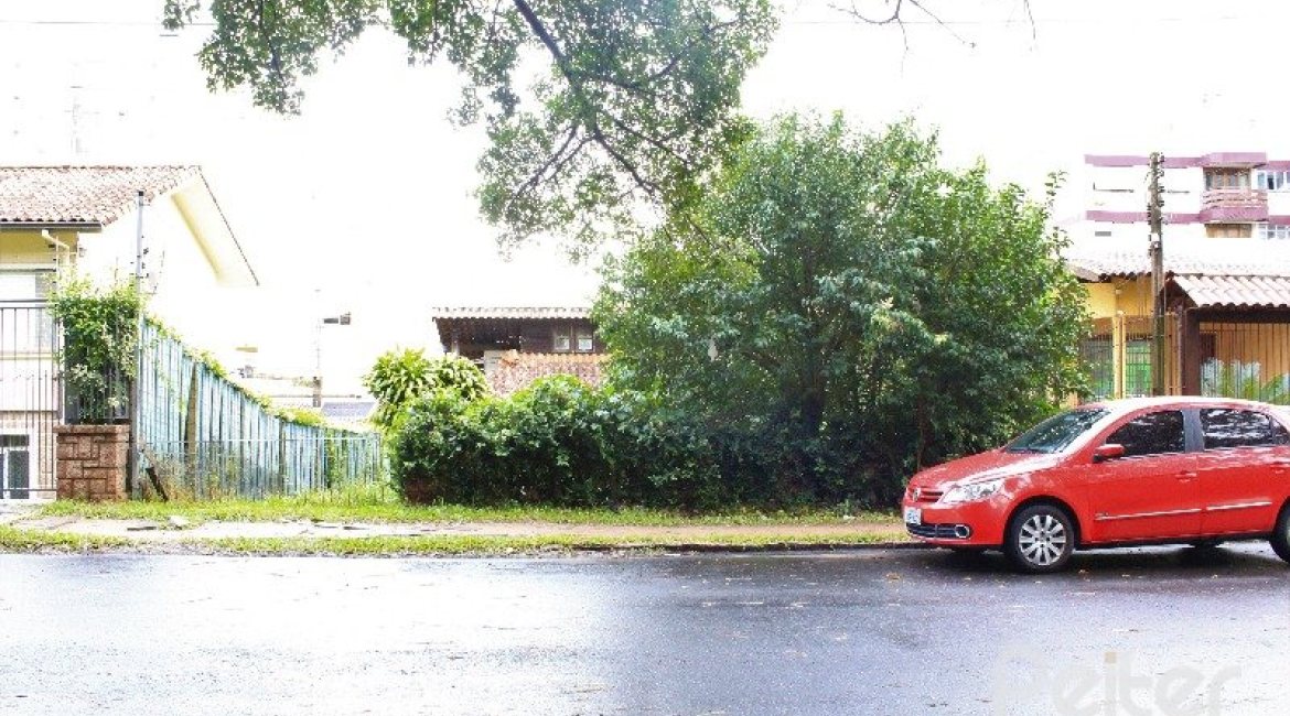 Terreno à venda, no bairro Tristeza em Porto Alegre