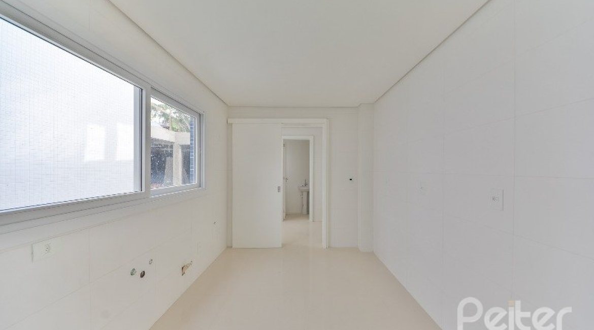 Apartamento à venda com 187m², 3 dormitórios, 3 suítes, 4 vagas, no bairro Vila Assunção em Porto Alegre