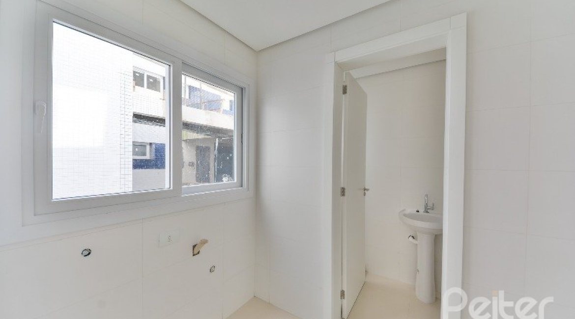 Apartamento à venda com 187m², 3 dormitórios, 3 suítes, 4 vagas, no bairro Vila Assunção em Porto Alegre