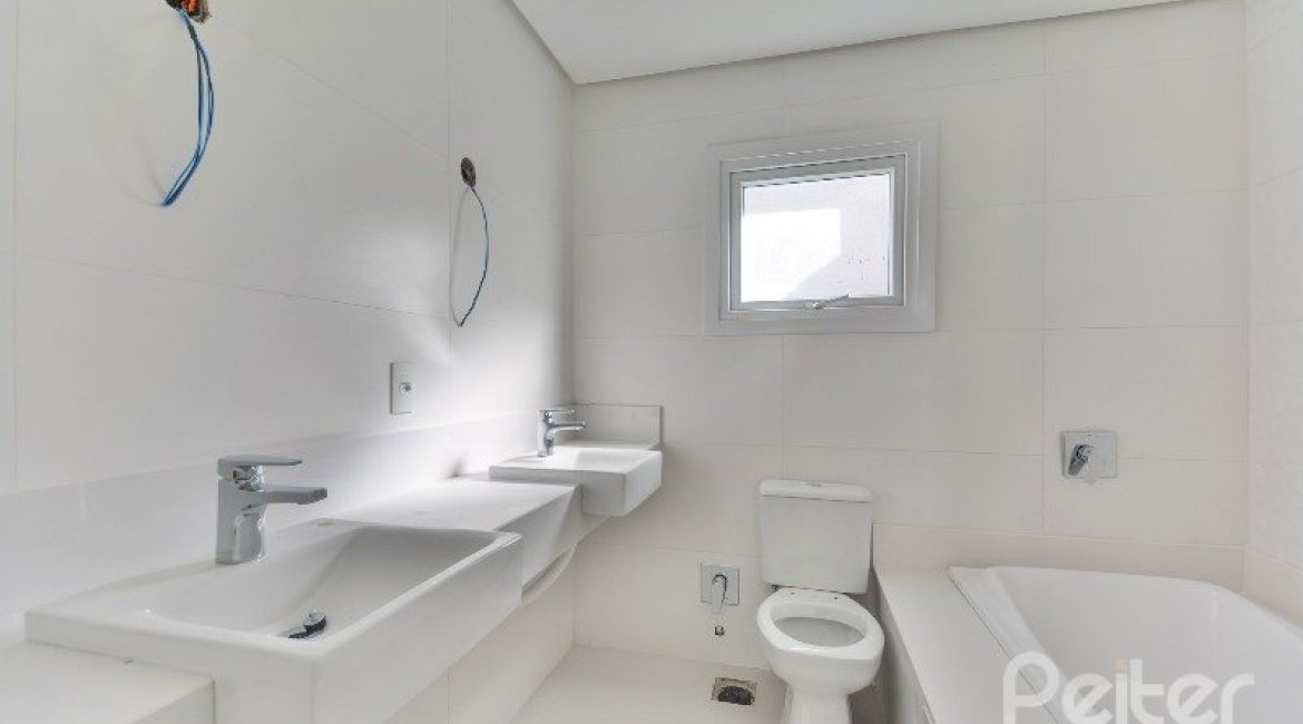 Apartamento à venda com 187m², 3 dormitórios, 3 suítes, 4 vagas, no bairro Vila Assunção em Porto Alegre