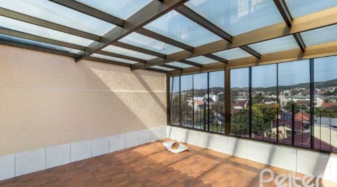 Cobertura à venda com 220m², 2 dormitórios, 1 vaga, no bairro Tristeza em Porto Alegre