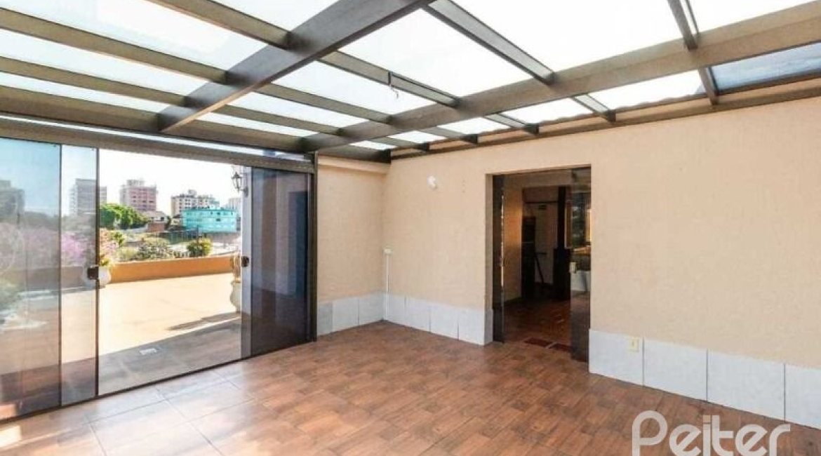 Cobertura à venda com 220m², 2 dormitórios, 1 vaga, no bairro Tristeza em Porto Alegre