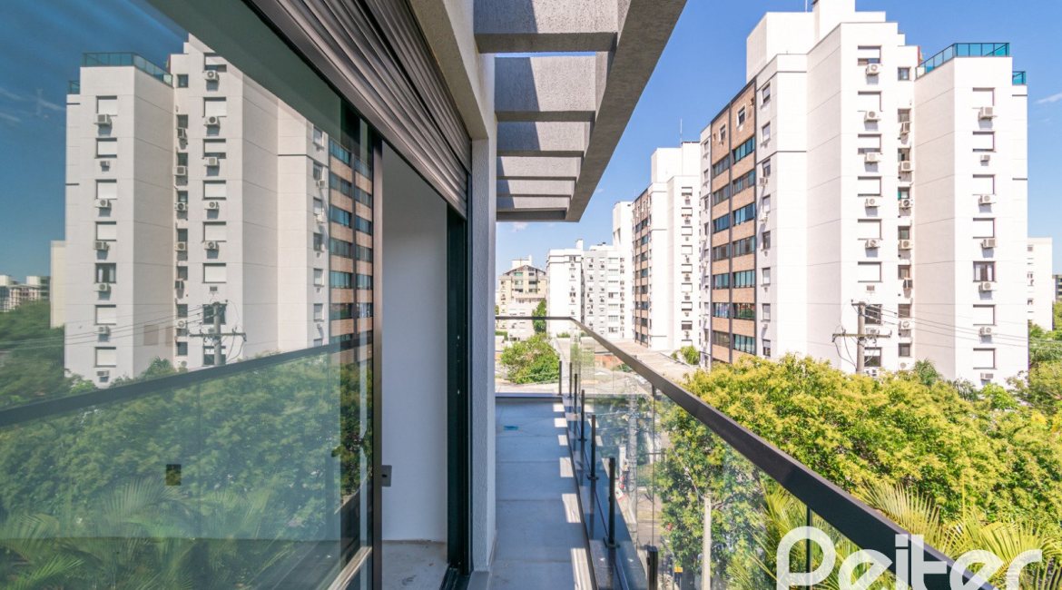 Casa em Condomínio à venda com 176m², 3 dormitórios, 3 suítes, 2 vagas, no bairro Tristeza em Porto Alegre