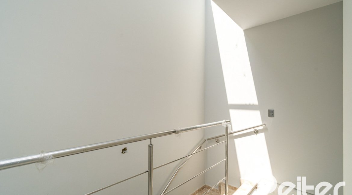 Casa em Condomínio à venda com 176m², 3 dormitórios, 3 suítes, 2 vagas, no bairro Tristeza em Porto Alegre