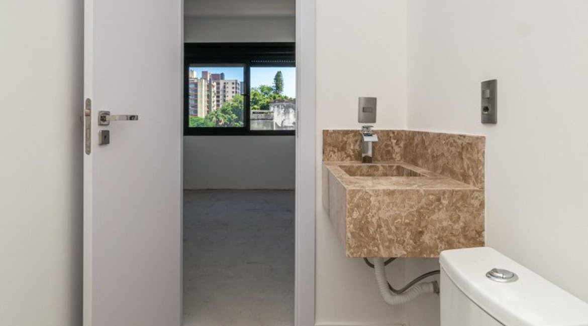 Casa em Condomínio à venda com 176m², 3 dormitórios, 3 suítes, 2 vagas, no bairro Tristeza em Porto Alegre