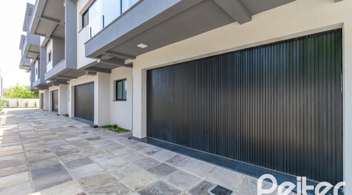 Casa em Condomínio à venda com 176m², 3 dormitórios, 3 suítes, 2 vagas, no bairro Tristeza em Porto Alegre