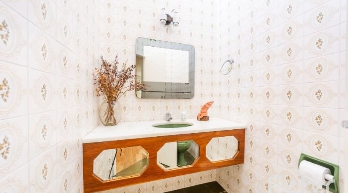 Casa à venda com 266m², 3 dormitórios, 1 suíte, 4 vagas, no bairro Jardim Isabel em Porto Alegre