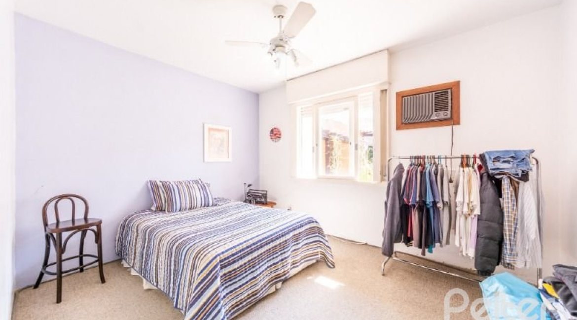 Casa à venda com 266m², 3 dormitórios, 1 suíte, 4 vagas, no bairro Jardim Isabel em Porto Alegre