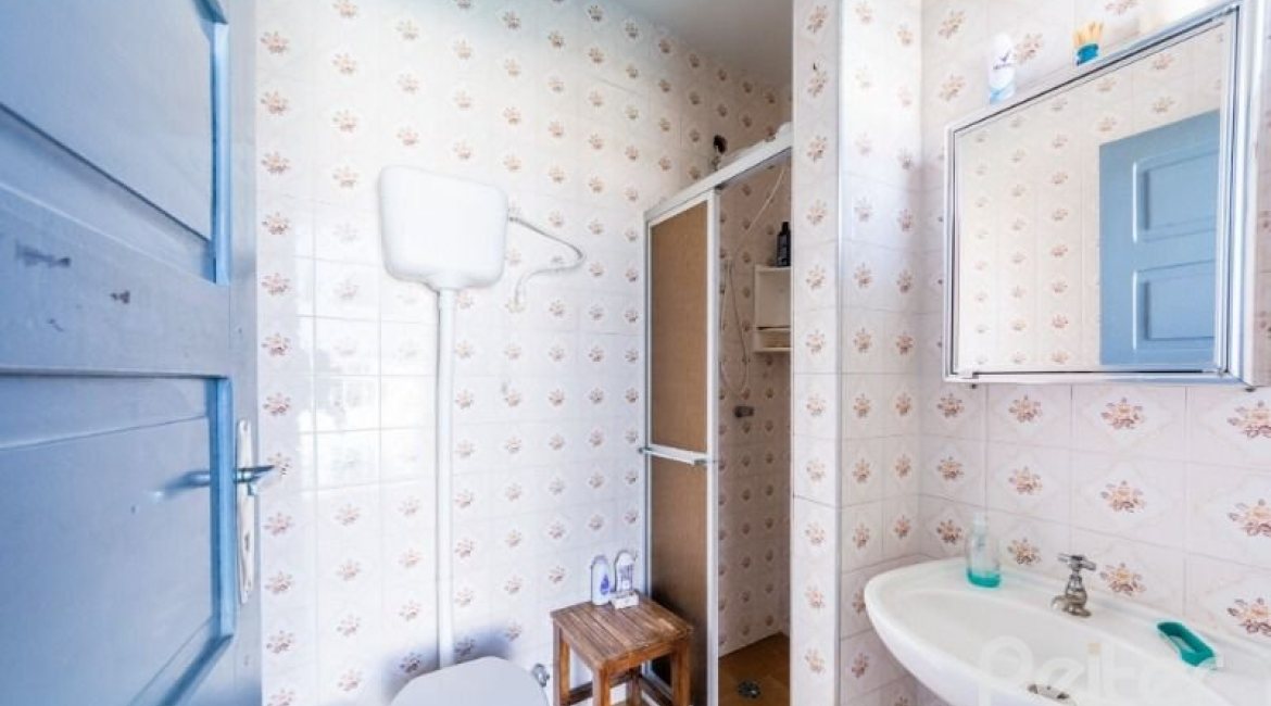 Casa à venda com 266m², 3 dormitórios, 1 suíte, 4 vagas, no bairro Jardim Isabel em Porto Alegre