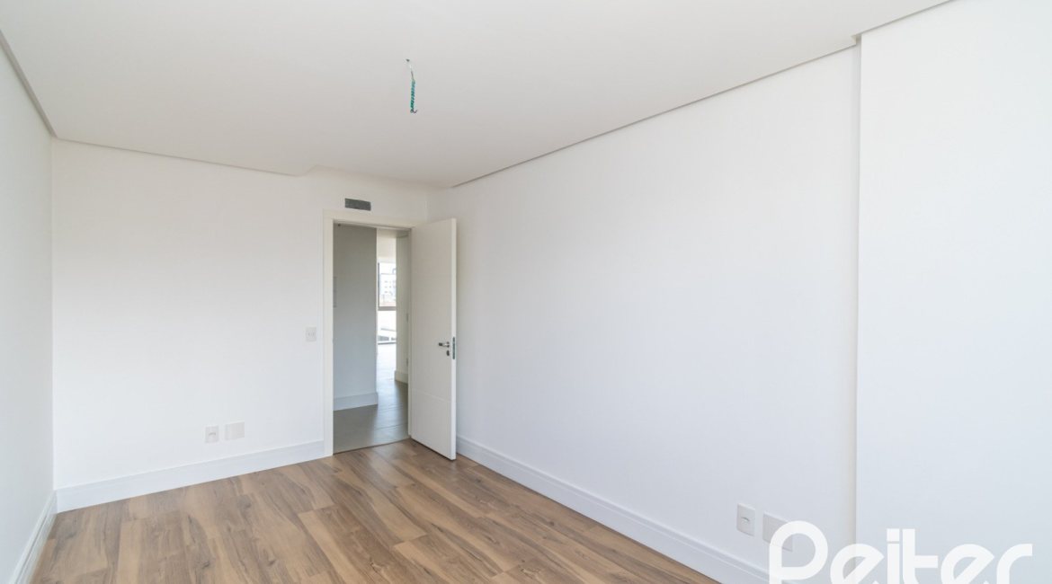 Apartamento à venda com 120m², 3 dormitórios, 1 suíte, 2 vagas, no bairro Tristeza em PORTO ALEGRE