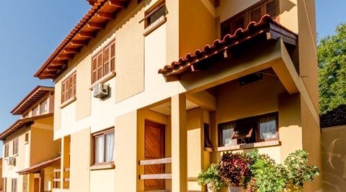 Casa em Condomínio à venda com 168m², 3 dormitórios, 1 suíte, 3 vagas, no bairro Tristeza em Porto Alegre