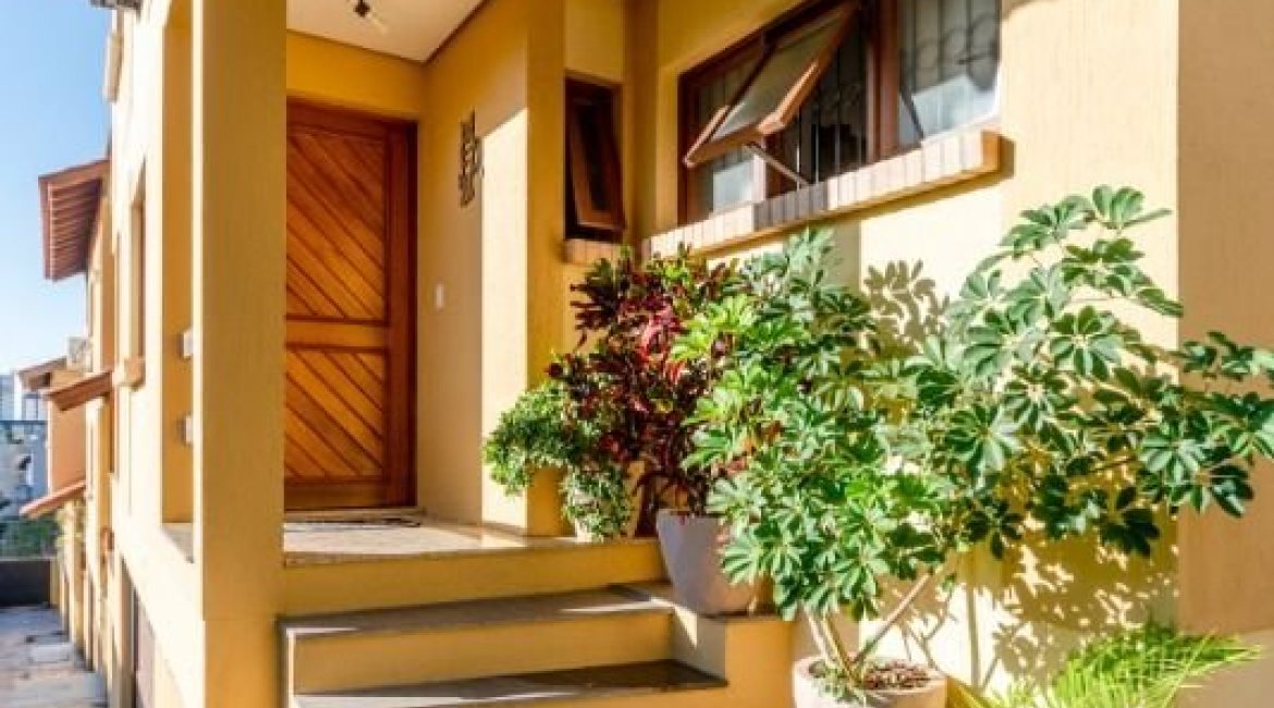 Casa em Condomínio à venda com 168m², 3 dormitórios, 1 suíte, 3 vagas, no bairro Tristeza em Porto Alegre