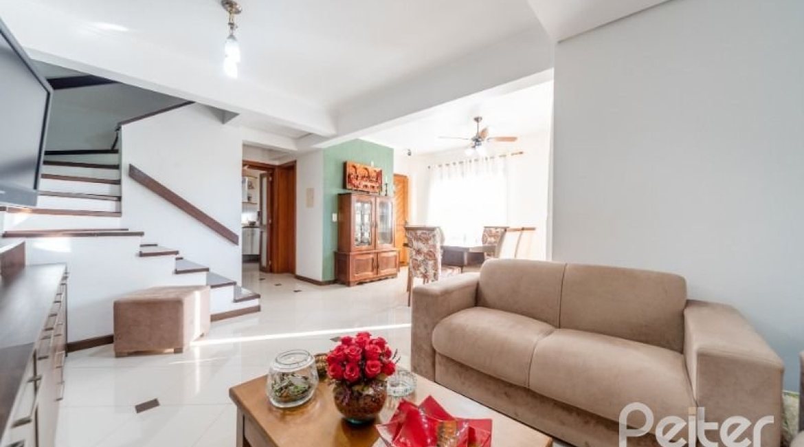 Casa em Condomínio à venda com 168m², 3 dormitórios, 1 suíte, 3 vagas, no bairro Tristeza em Porto Alegre