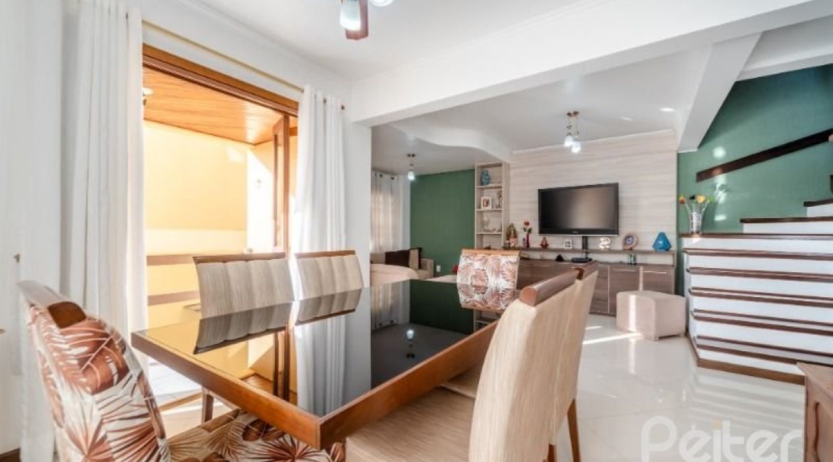 Casa em Condomínio à venda com 168m², 3 dormitórios, 1 suíte, 3 vagas, no bairro Tristeza em Porto Alegre