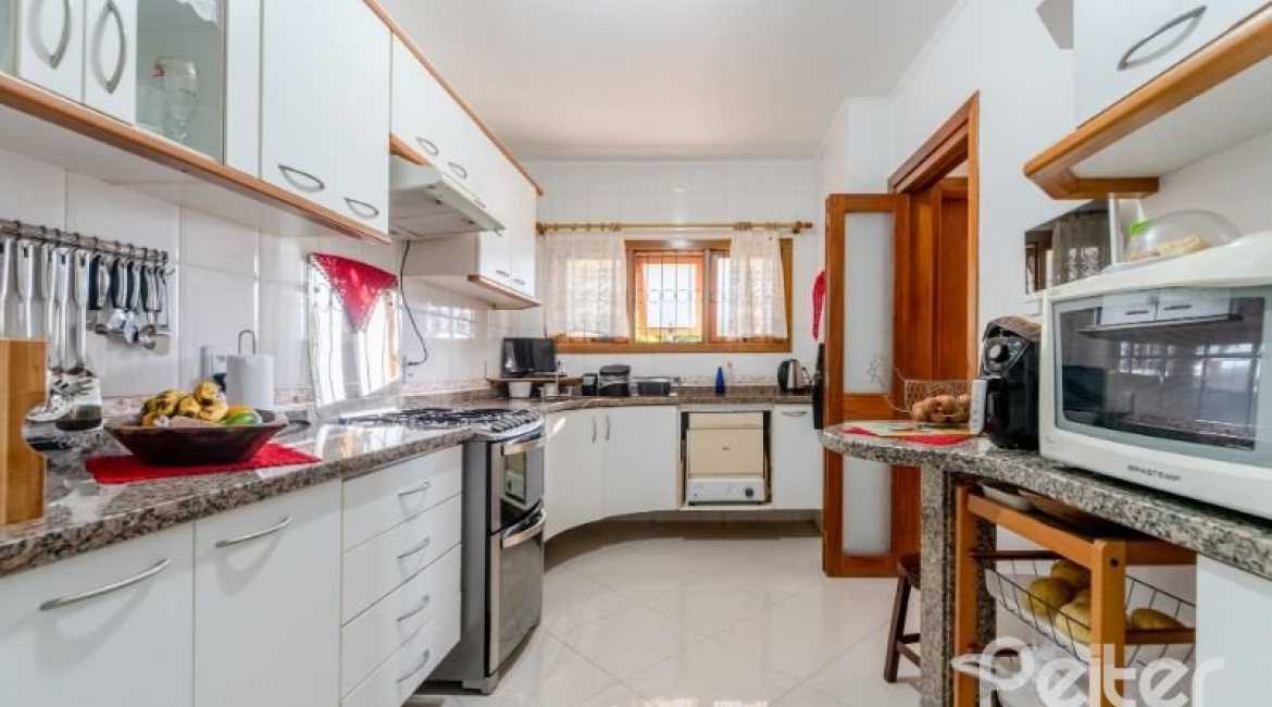 Casa em Condomínio à venda com 168m², 3 dormitórios, 1 suíte, 3 vagas, no bairro Tristeza em Porto Alegre