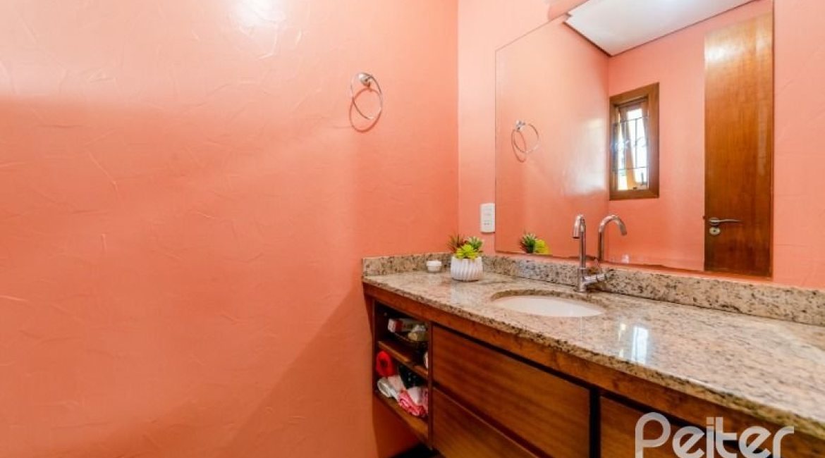 Casa em Condomínio à venda com 168m², 3 dormitórios, 1 suíte, 3 vagas, no bairro Tristeza em Porto Alegre