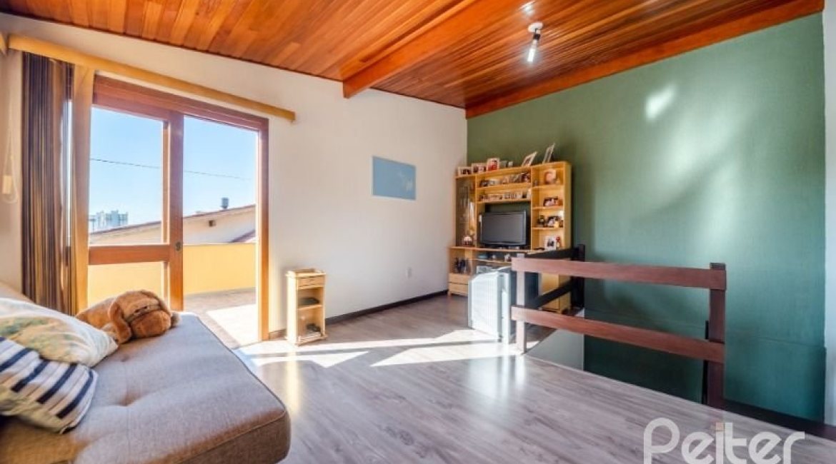 Casa em Condomínio à venda com 168m², 3 dormitórios, 1 suíte, 3 vagas, no bairro Tristeza em Porto Alegre