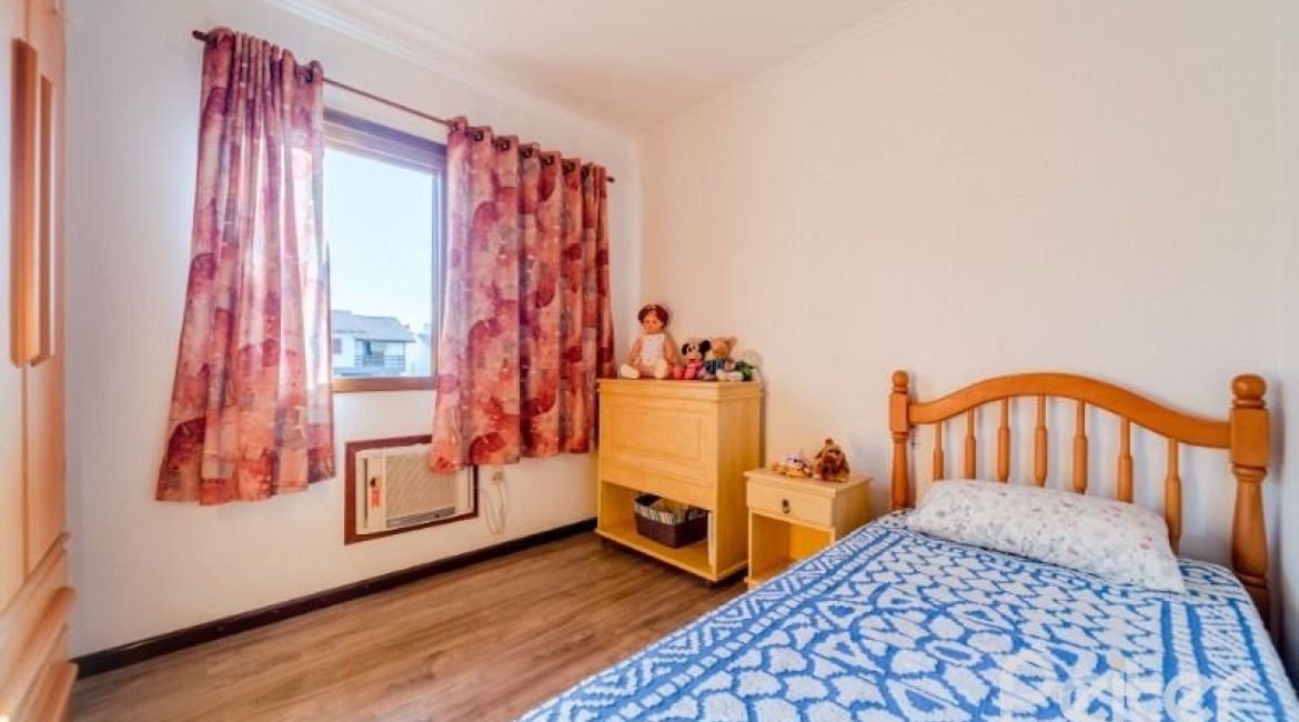 Casa em Condomínio à venda com 168m², 3 dormitórios, 1 suíte, 3 vagas, no bairro Tristeza em Porto Alegre