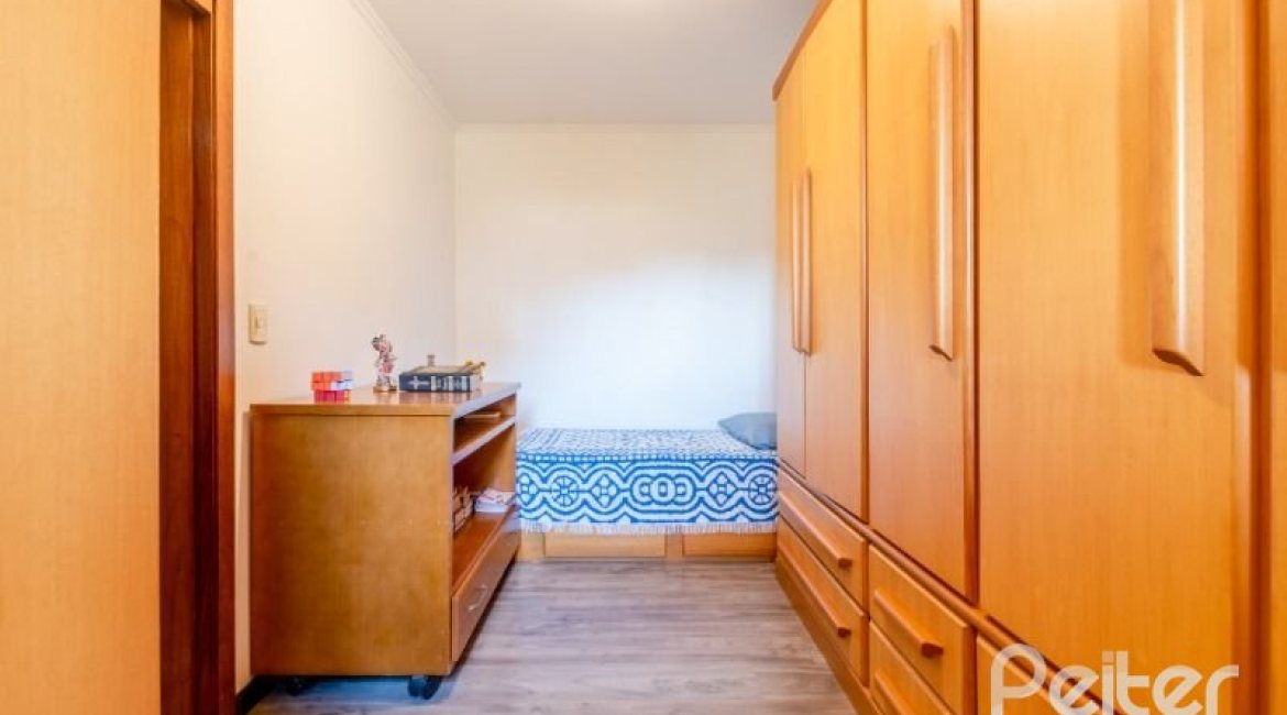 Casa em Condomínio à venda com 168m², 3 dormitórios, 1 suíte, 3 vagas, no bairro Tristeza em Porto Alegre