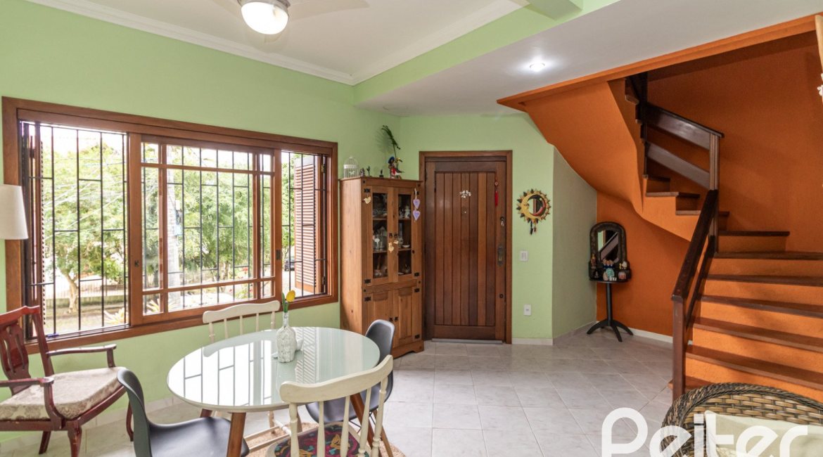 Casa à venda com 124m², 3 dormitórios, 1 suíte, 2 vagas, no bairro Jardim Isabel em Porto Alegre