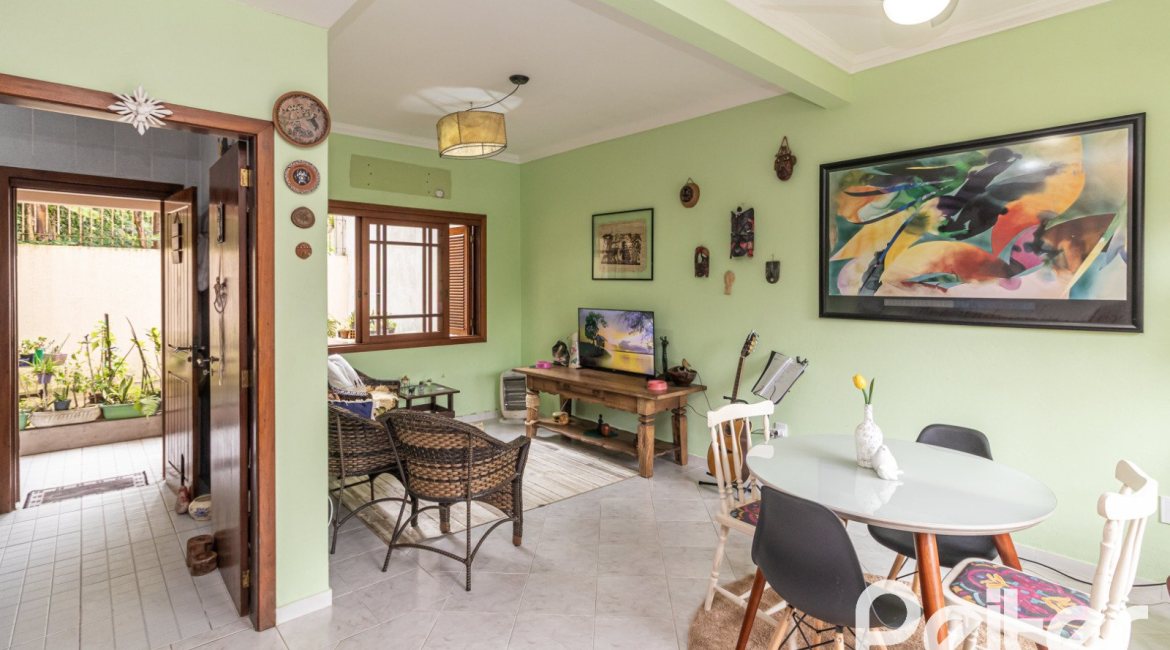 Casa à venda com 124m², 3 dormitórios, 1 suíte, 2 vagas, no bairro Jardim Isabel em Porto Alegre