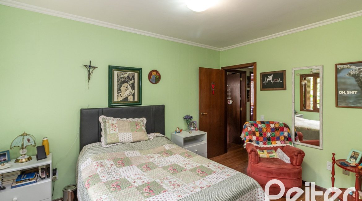 Casa à venda com 124m², 3 dormitórios, 1 suíte, 2 vagas, no bairro Jardim Isabel em Porto Alegre