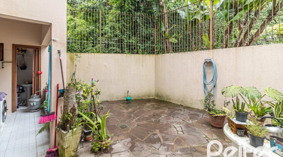 Casa à venda com 124m², 3 dormitórios, 1 suíte, 2 vagas, no bairro Jardim Isabel em Porto Alegre