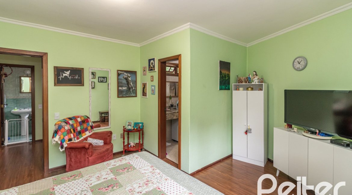 Casa à venda com 124m², 3 dormitórios, 1 suíte, 2 vagas, no bairro Jardim Isabel em Porto Alegre