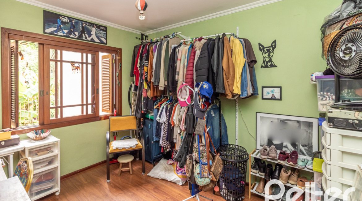 Casa à venda com 124m², 3 dormitórios, 1 suíte, 2 vagas, no bairro Jardim Isabel em Porto Alegre