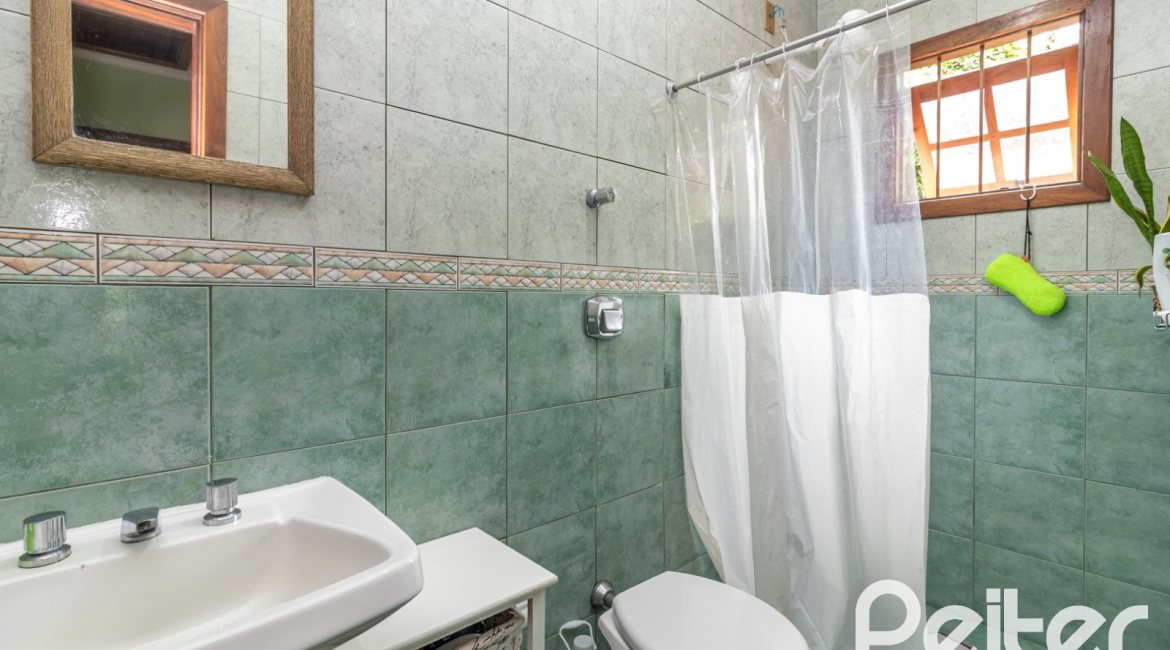 Casa à venda com 124m², 3 dormitórios, 1 suíte, 2 vagas, no bairro Jardim Isabel em Porto Alegre