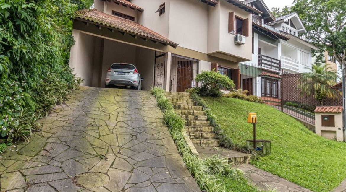 Casa à venda com 124m², 3 dormitórios, 1 suíte, 2 vagas, no bairro Jardim Isabel em Porto Alegre