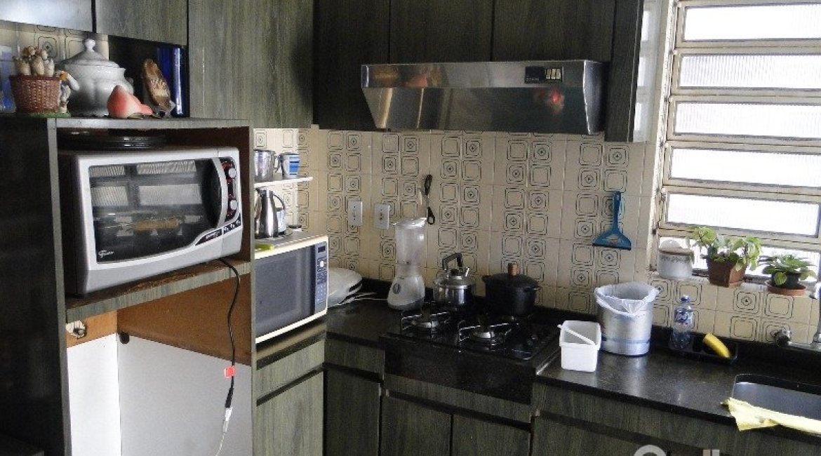 Casa à venda com 242m², 4 dormitórios, 1 suíte, 3 vagas, no bairro Tristeza em Porto Alegre