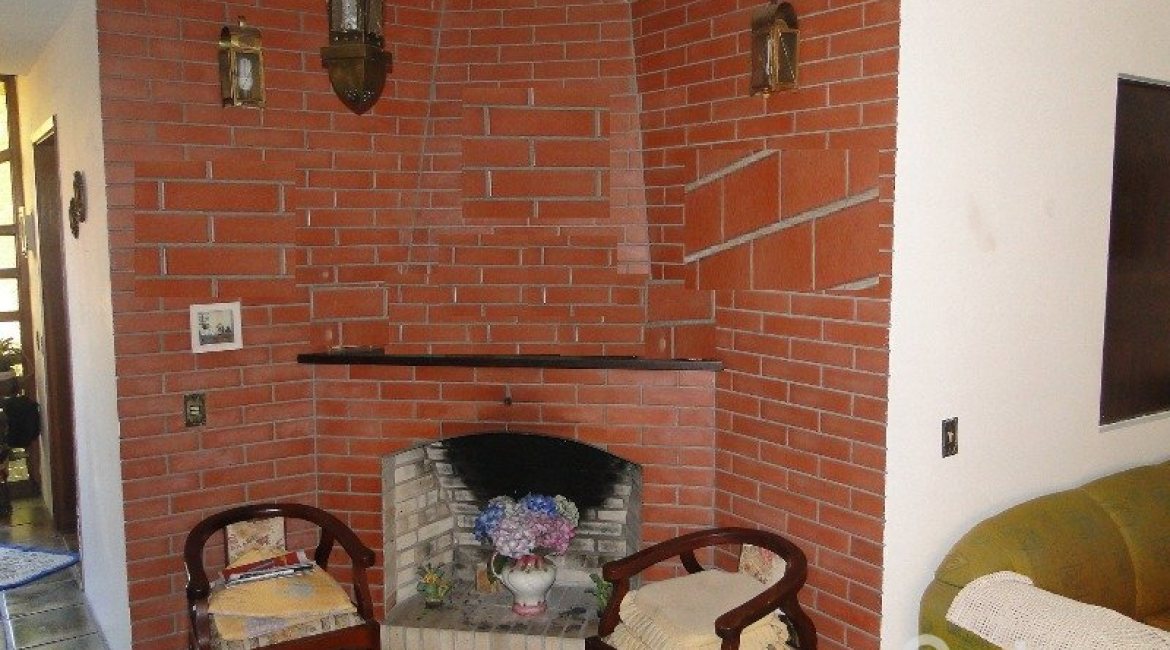 Casa à venda com 242m², 4 dormitórios, 1 suíte, 3 vagas, no bairro Tristeza em Porto Alegre