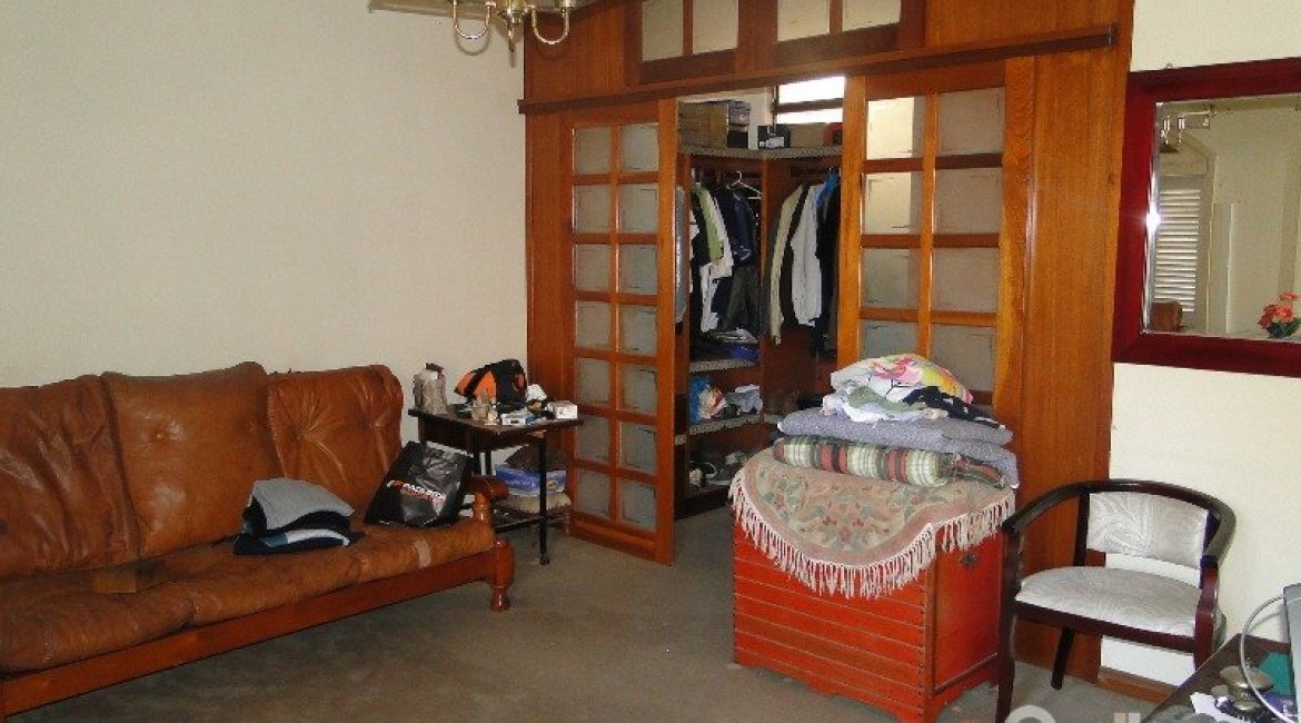 Casa à venda com 242m², 4 dormitórios, 1 suíte, 3 vagas, no bairro Tristeza em Porto Alegre